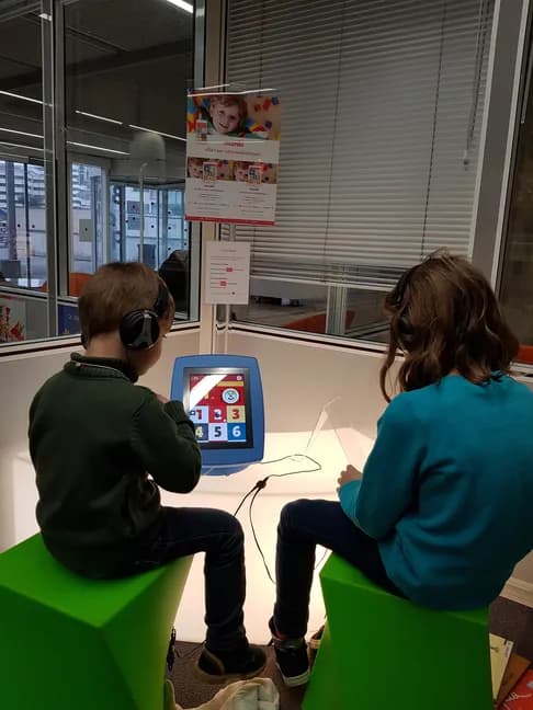 Un coin d’écoute munki à la bibliothèque de Bordeaux
