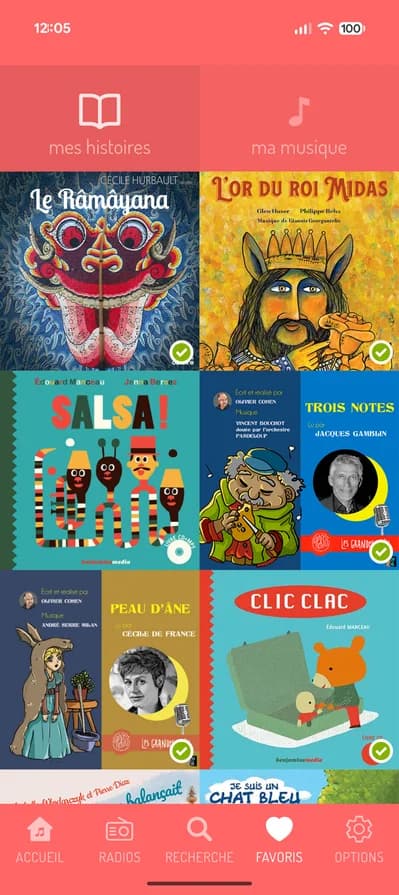 Les albums favoris d’une famille, sur un téléphone